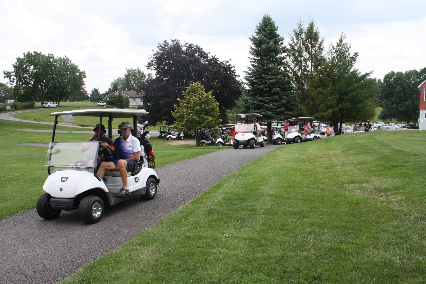 Golfers get ready for shotgun start